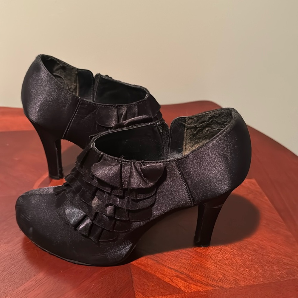 Ruffled booties
